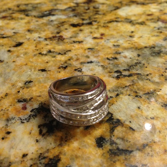 Faux diamond criss-cross ring