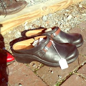 Ariat mulls / clogs! NWOT.