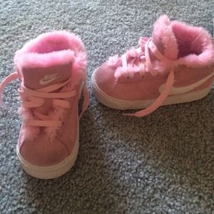 Toddler fur Nike sneakers