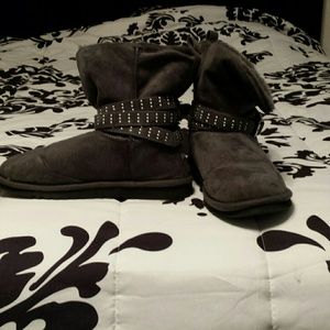 Aeropostale boots.