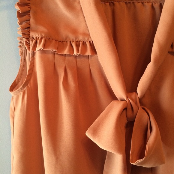 Tie and ruffle top - Picture 2 of 3