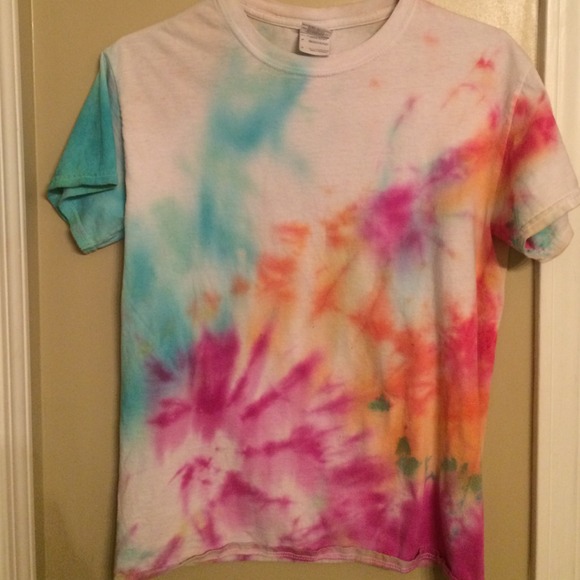 Tie dye t shirt !💖💙❤️💛