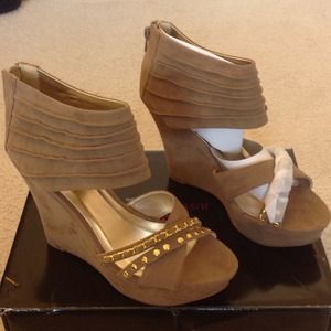 New Women's Tan Wedged Sandal size 7.5