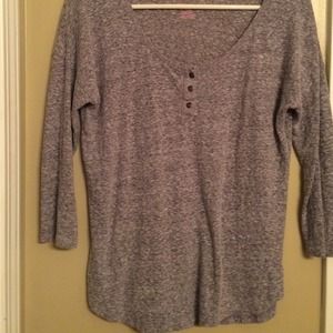 Soft grey 3/4 sleeve shirt