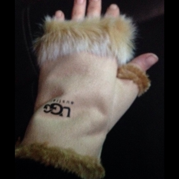 UGG GLOVES