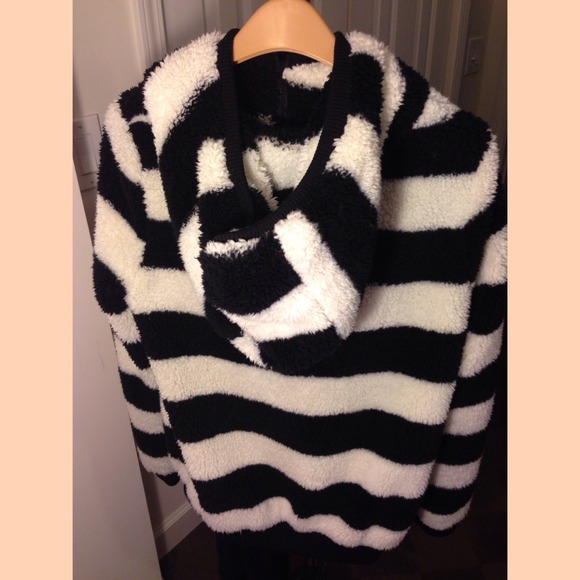 Black and White Jacket - Picture 2 of 2