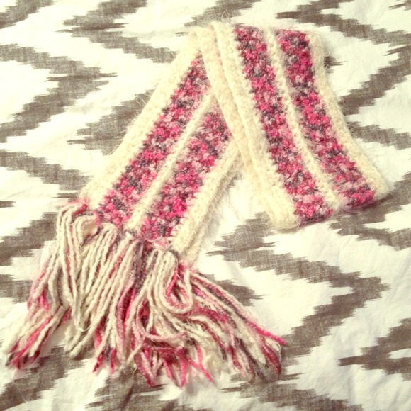 Gorgeous Boho Chic Knitted Scarf