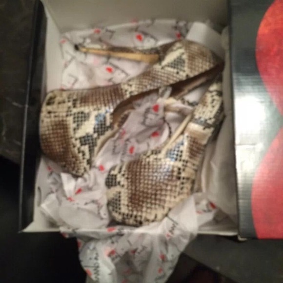 shoedazzle snake heels
