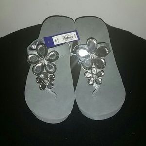 Apt.9 gray wedge style flip flops