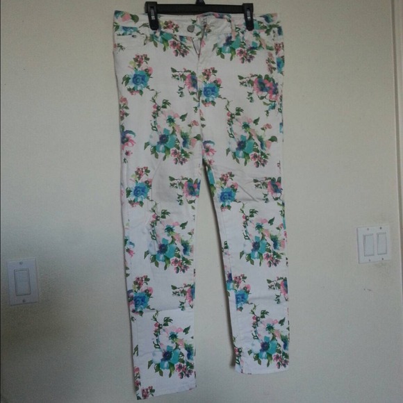 ‼️Sale White Floral Jeans
