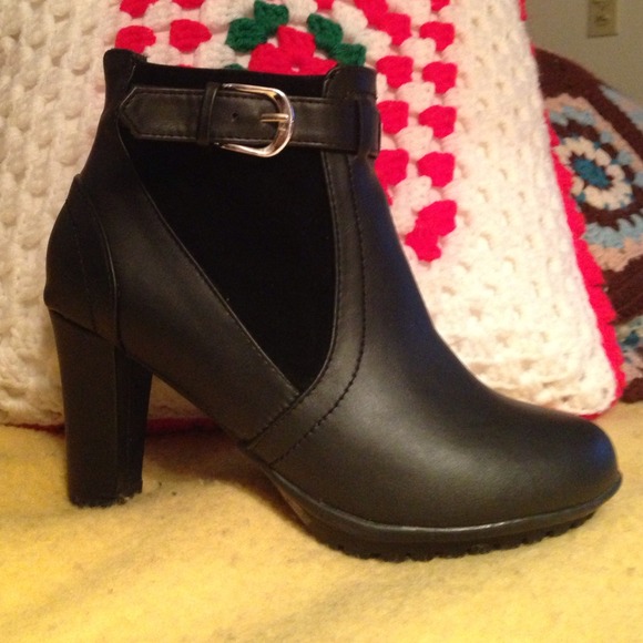 SALE ❄️Super Booties!! NWOT⛄️