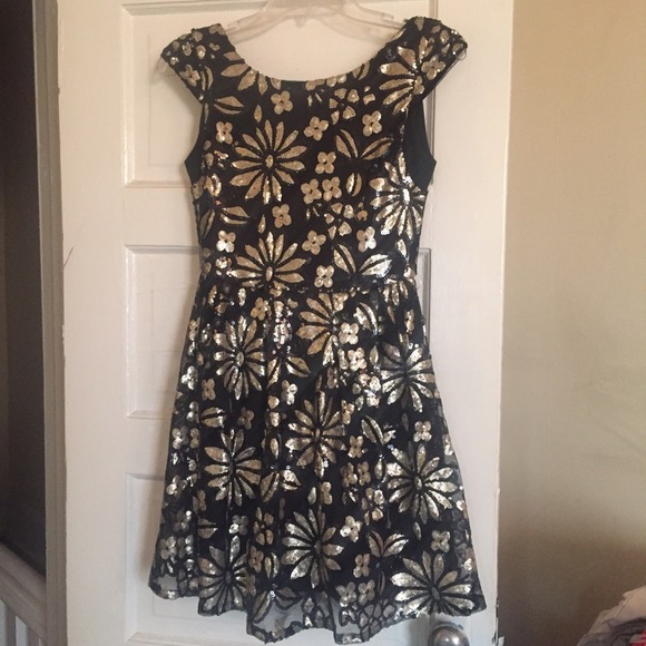 Gold and black sequins flower mesh dress