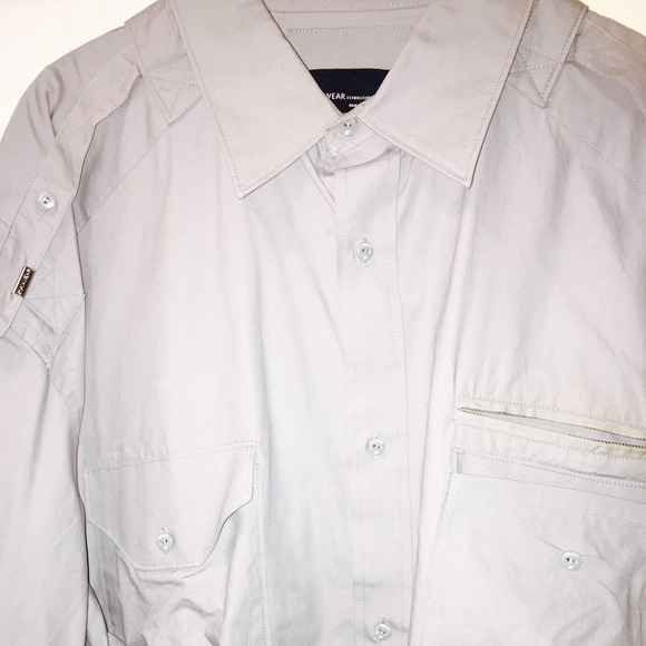 🚨🚨🚨ROCAWEAR BUTTON UP..CLASSIC🚨🚨🚨 - Picture 1 of 1