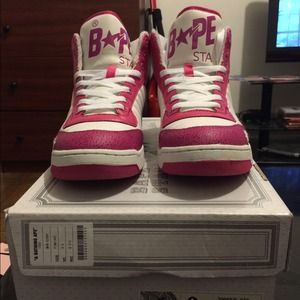 WOMEN SIZE 9.5 Bapestas