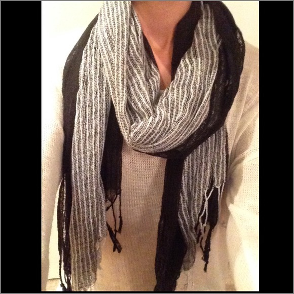 Nordstrom Accessories - Nordstrom Black and white scarf