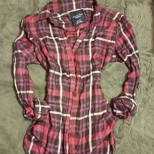American Eagle plaid button up!