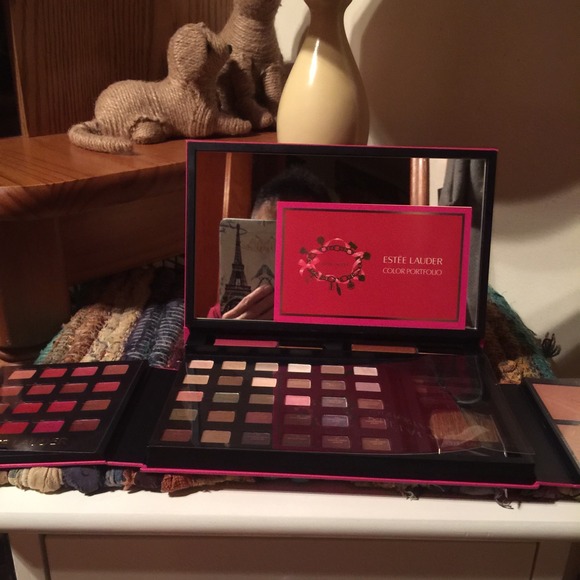 Estee Lauder Other - SOLD ON DIF SITE/NWTS/ESTÉE LAUDER/COMPLETE MAKEUP