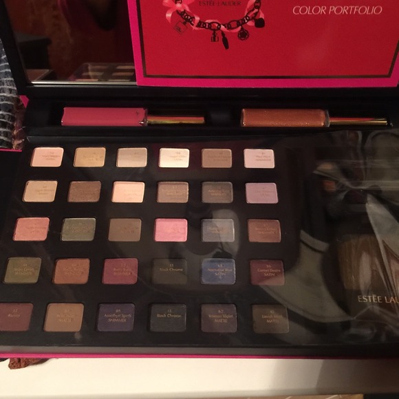 SOLD ON DIF SITE/NWTS/ESTÉE LAUDER/COMPLETE MAKEUP - Picture 2 of 4