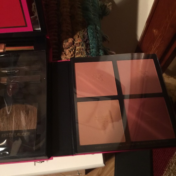 SOLD ON DIF SITE/NWTS/ESTÉE LAUDER/COMPLETE MAKEUP - Picture 3 of 4