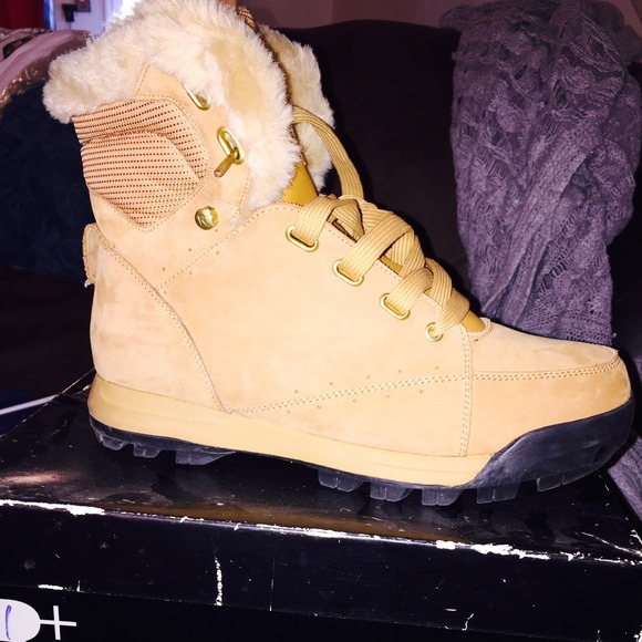 ROCAWEAR🚨🚨🚨🚨BOOTS  BRAND NEW...