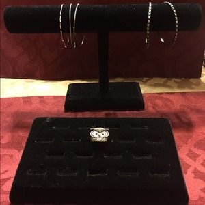 18 ring velvet jewelry holder and bangle stand.