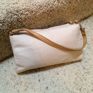 Cream shoulder bag with light brown leather handle