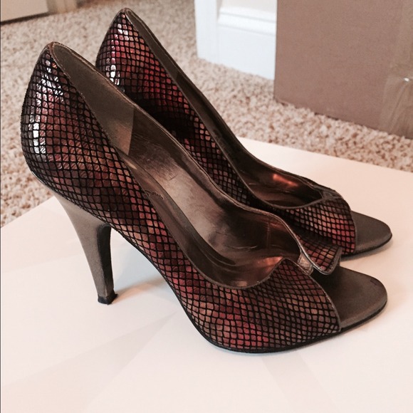 Carlos Santana Pumps