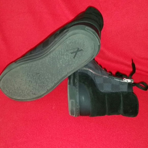 Louis Vuitton mens sneakers - Picture 3 of 4