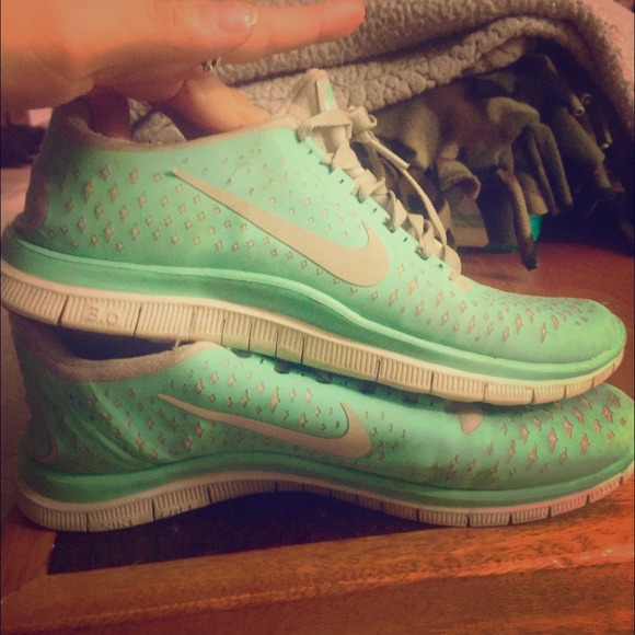 JUST REDUCED!!Tiffany Blue Nike Free Runs