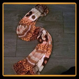 NWT Beautiful Print Scarf
