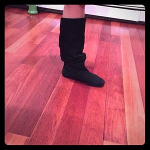 Flat black boots