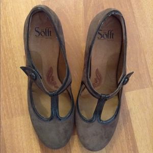 Sofft suede t strap heel medium, look new