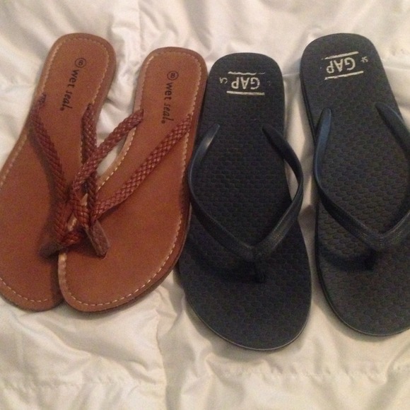 •FLIP FLOPS•