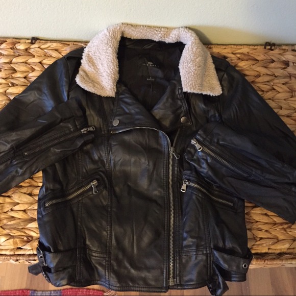SOLD Black Faux Leather Moto Jacket With Fur - Picture 4 of 4