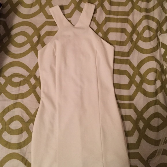 Sold 🔴White  Medium Lulus dress SOLD❌🚫 - Picture 4 of 4