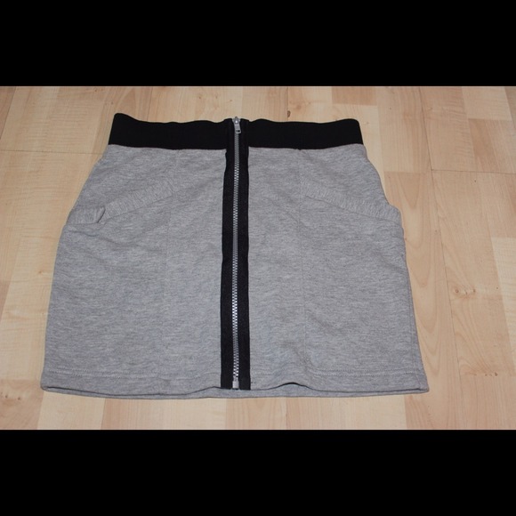 Grey jersey skirt w/ zipper - small