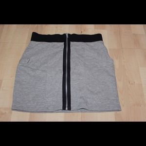 Grey jersey skirt w/ zipper - small
