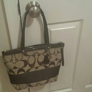 Coach med tote,  brown leather