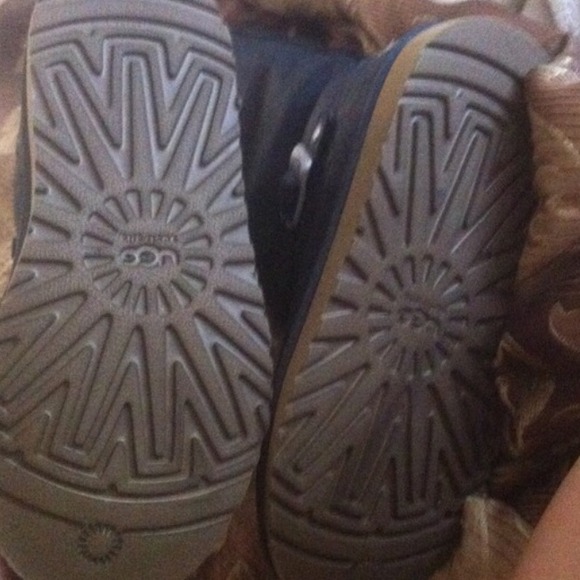 Black uggs - Picture 3 of 3