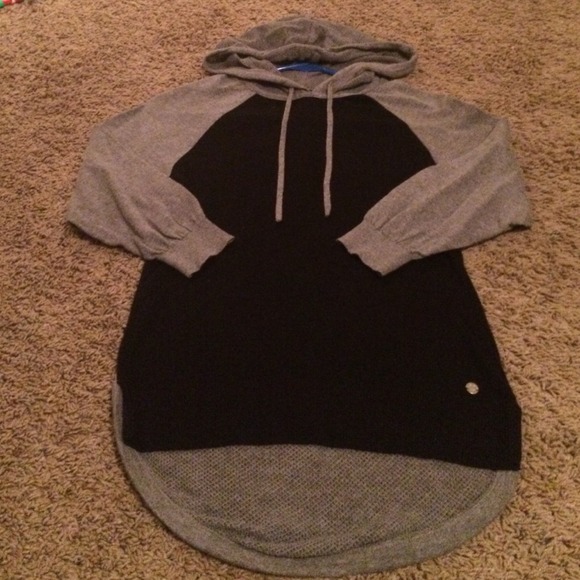 Black & Gray Aero Mesh Back 3/4 Sleeve Sweater