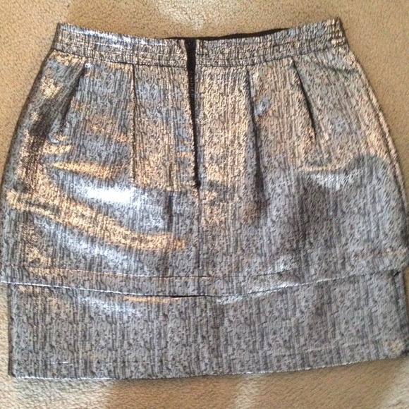 5/$25 Metallic puffer skirt size small - Picture 2 of 4