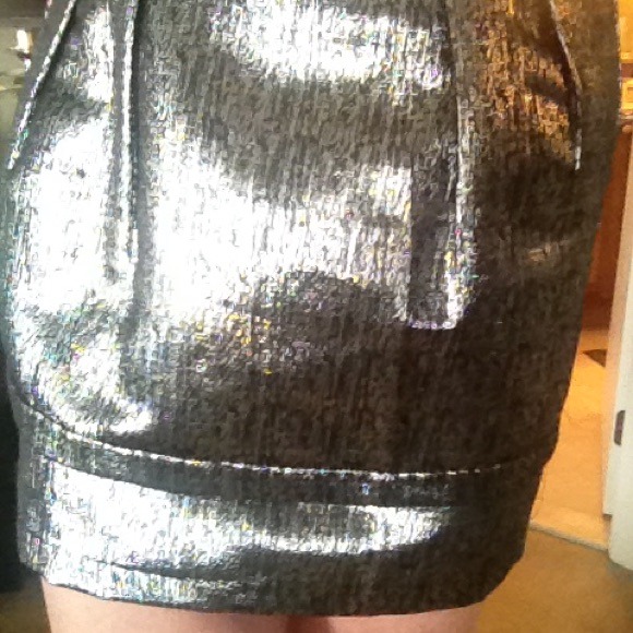 5/$25 Metallic puffer skirt size small - Picture 4 of 4
