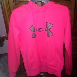 Pink, semi-fitted Under Armour Sweatshirt