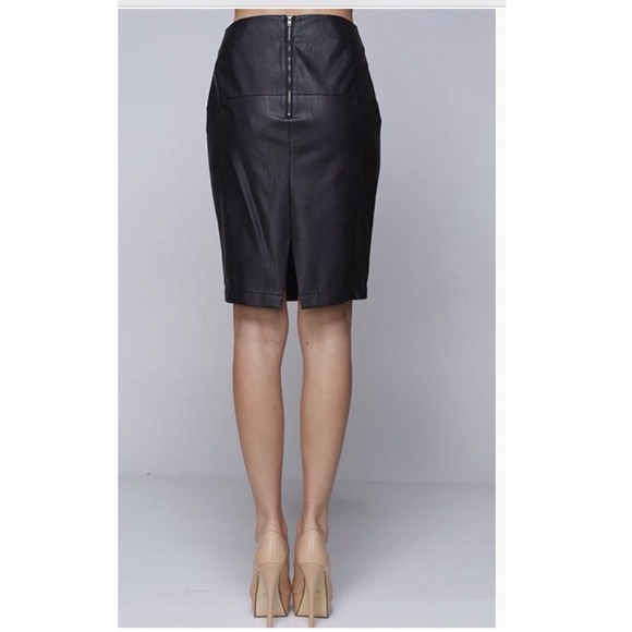 SALE🎉Faux leather skirts - Picture 3 of 4
