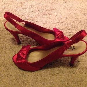 Fioni Red Bow Heels