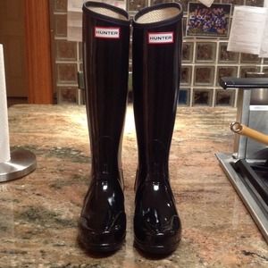 NEED TO SELL Hunter Sandhurst Equestrian Rain Boot