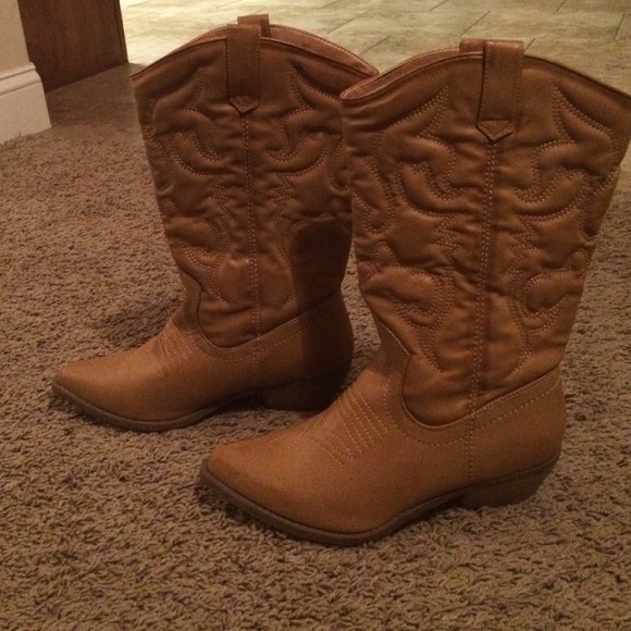 Camel Cowboy Boots - Picture 2 of 4