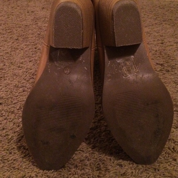 Camel Cowboy Boots - Picture 4 of 4