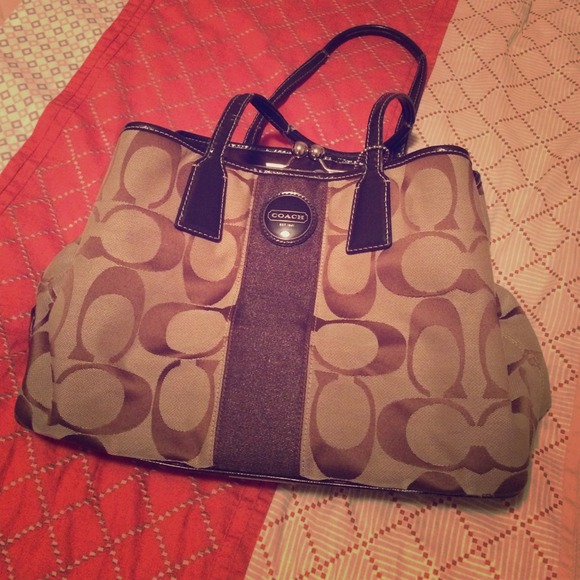 Used Coach bag - hold for ceiba1