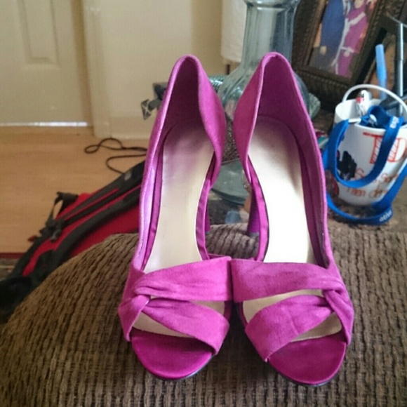 *price drop* Magenta pink suede nine west heels